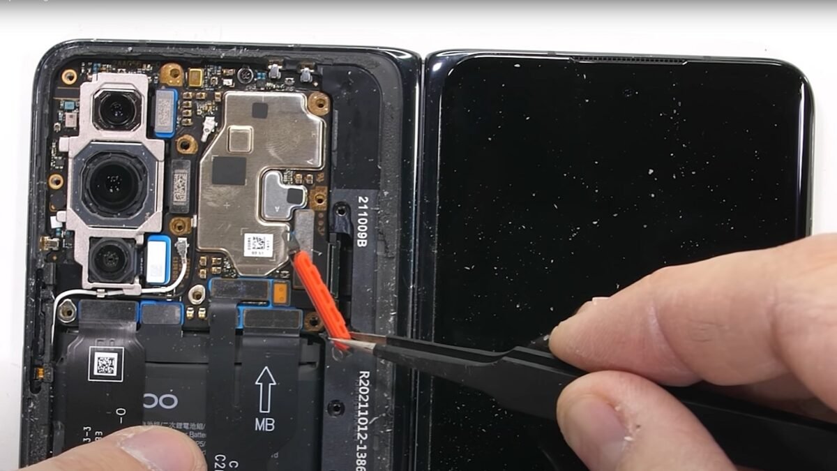 Brutaler Oppo Find N Teardown entbloesst erstaunlich viele Dichtungen gegen Wasser